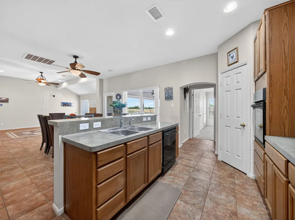 1281 Private Road 7037 Lexington, TX 78947