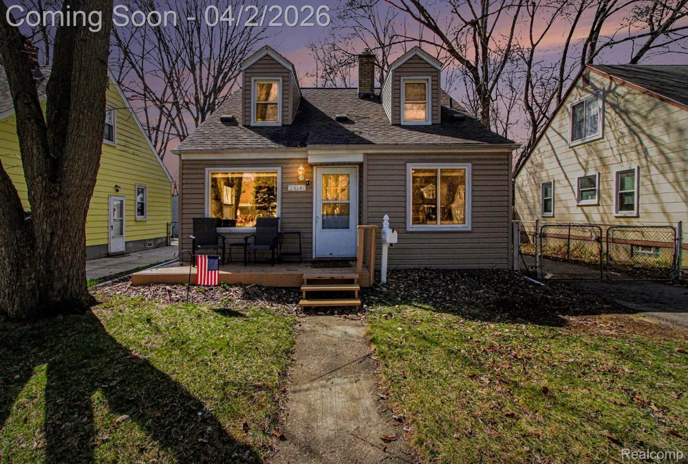 24341 Parklawn Street Oak Park City, MI 48237