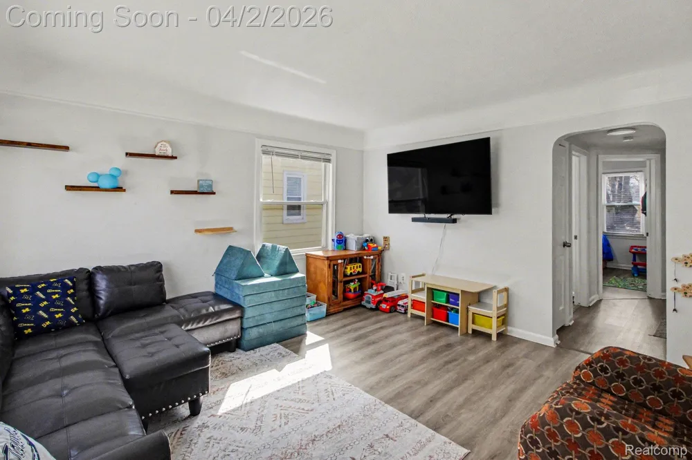 24341 Parklawn Street Oak Park City, MI 48237