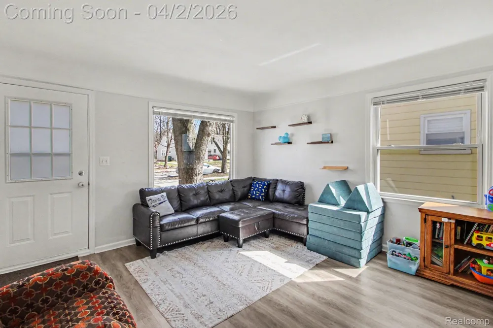 24341 Parklawn Street Oak Park City, MI 48237