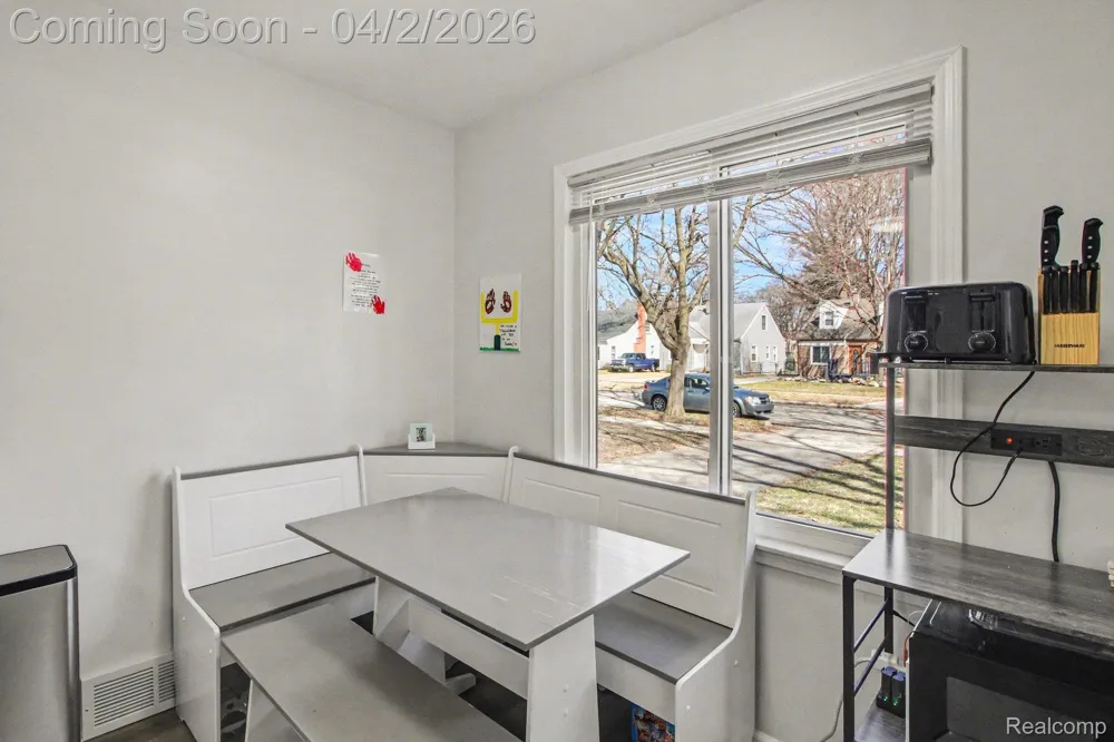 24341 Parklawn Street Oak Park City, MI 48237