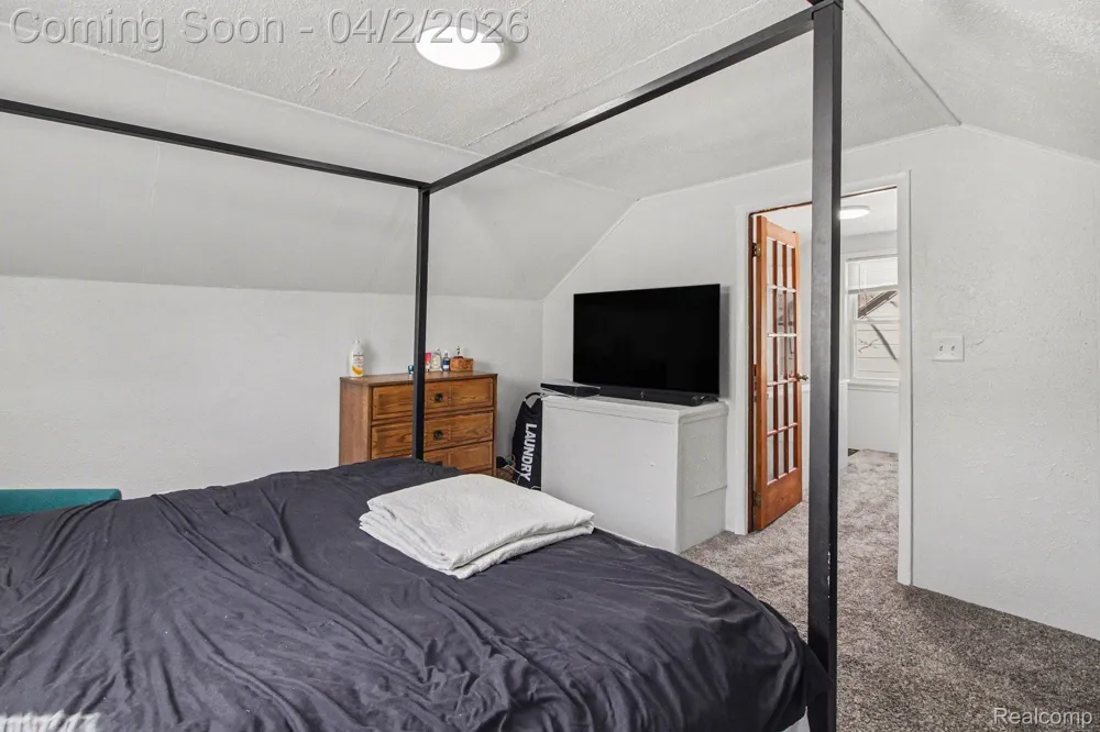 24341 Parklawn Street Oak Park City, MI 48237
