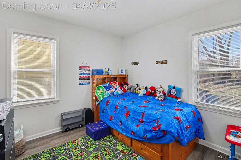 24341 Parklawn Street Oak Park City, MI 48237