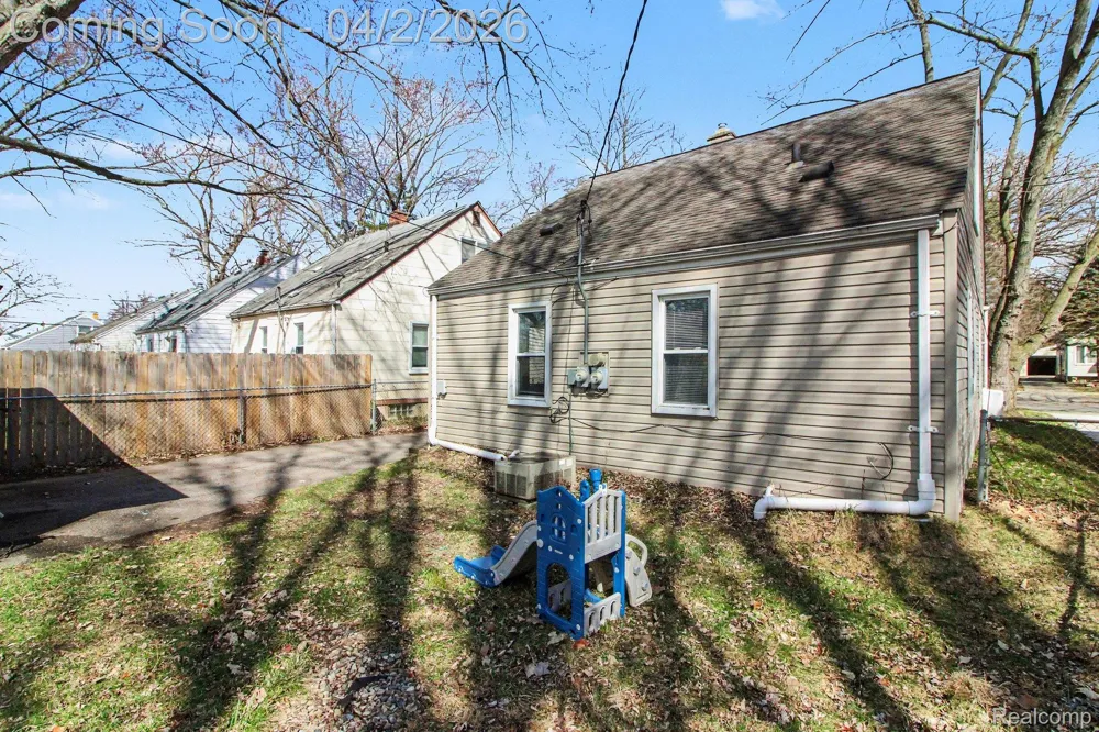 24341 Parklawn Street Oak Park City, MI 48237