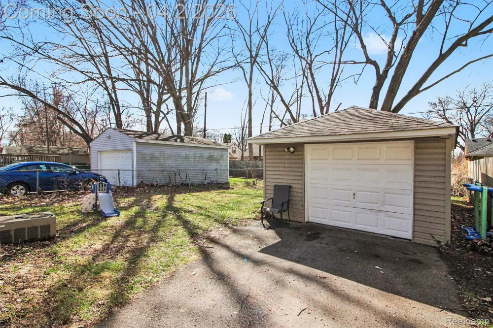 24341 Parklawn Street Oak Park City, MI 48237
