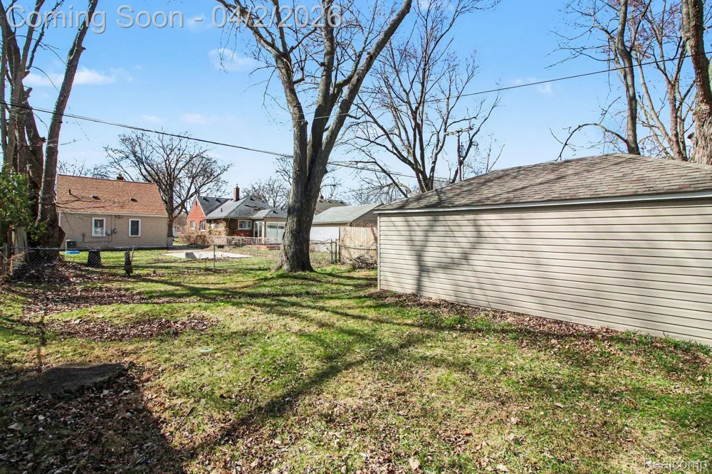 24341 Parklawn Street Oak Park City, MI 48237