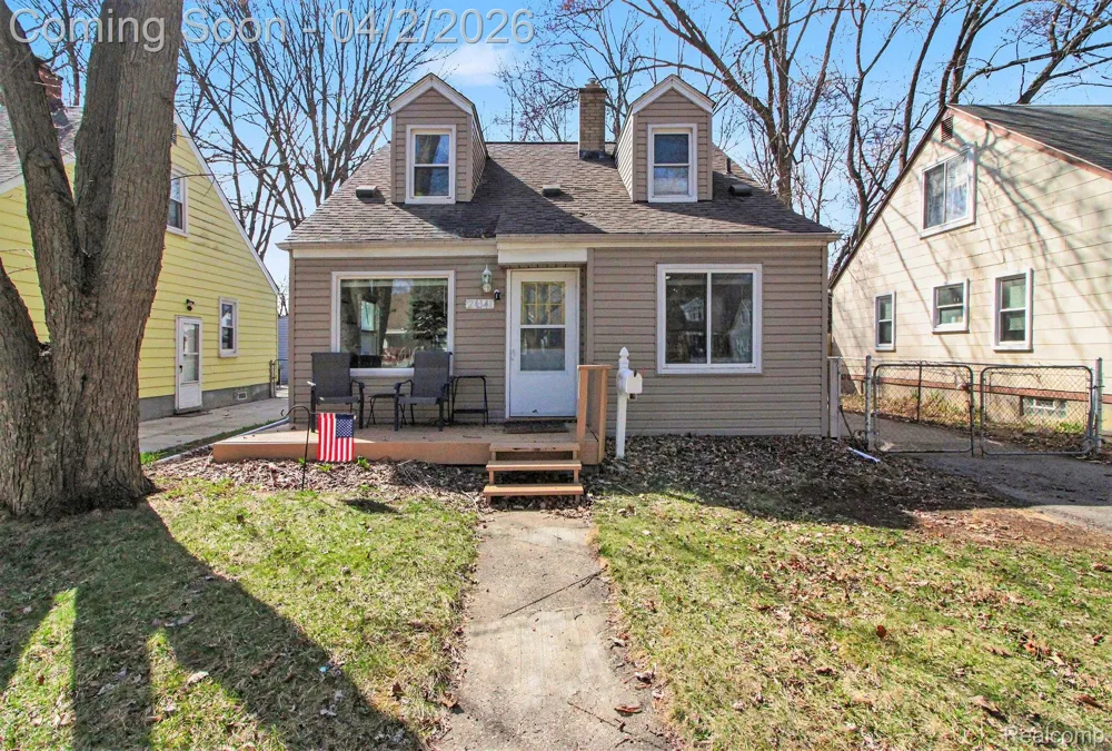 24341 Parklawn Street Oak Park City, MI 48237