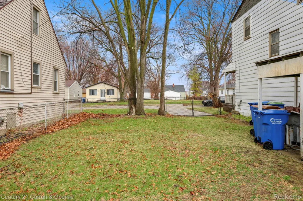 11352 Rivard Avenue Warren City, MI 48089