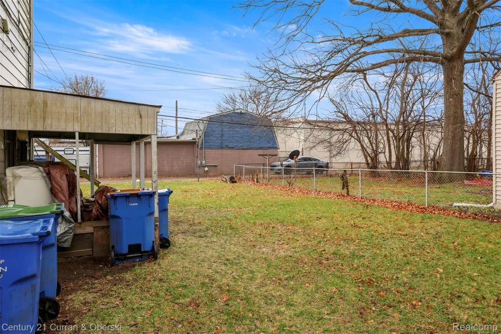 11352 Rivard Avenue Warren City, MI 48089