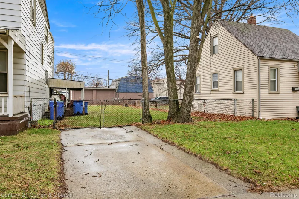 11352 Rivard Avenue Warren City, MI 48089