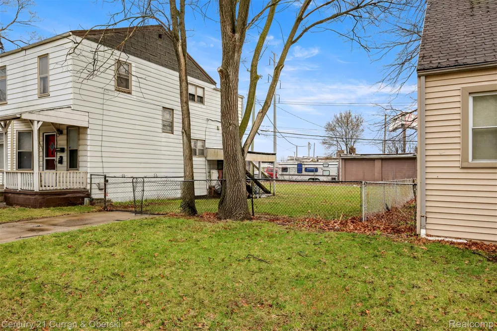 11352 Rivard Avenue Warren City, MI 48089