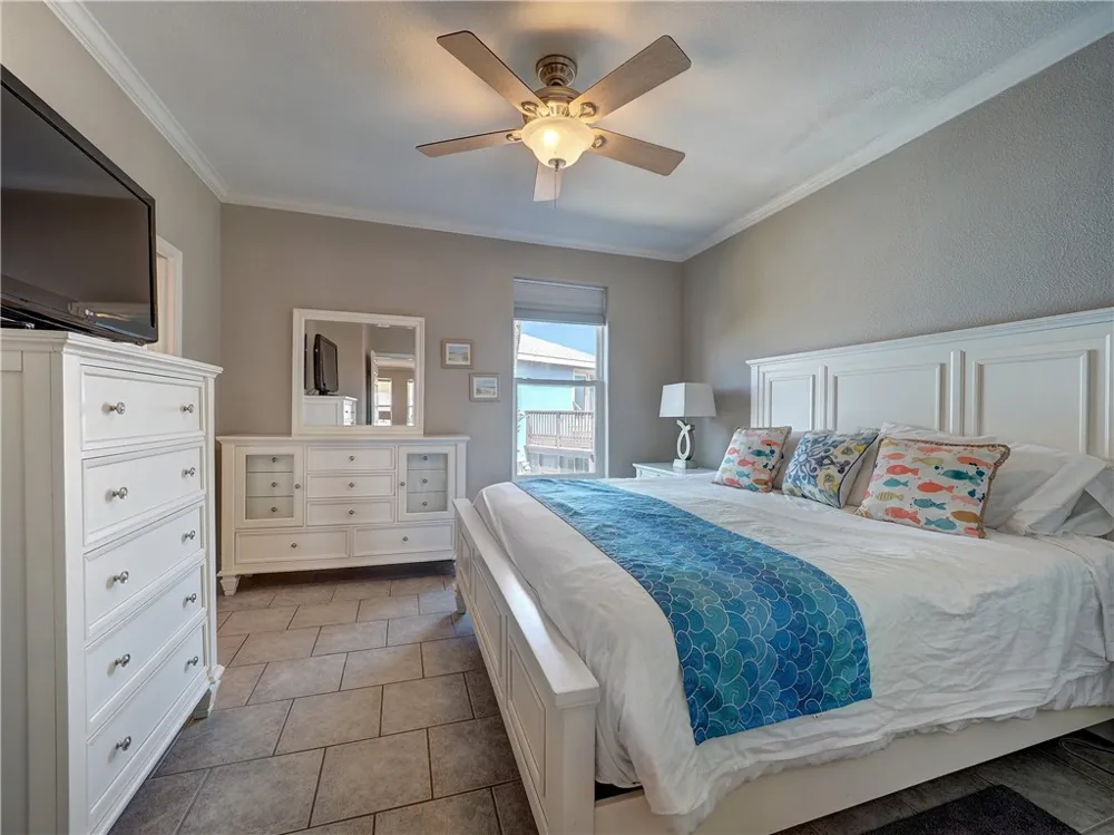 1833 S 11th Street #F2 Port Aransas, TX 78373