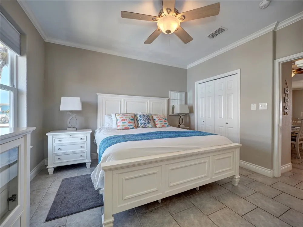1833 S 11th Street #F2 Port Aransas, TX 78373