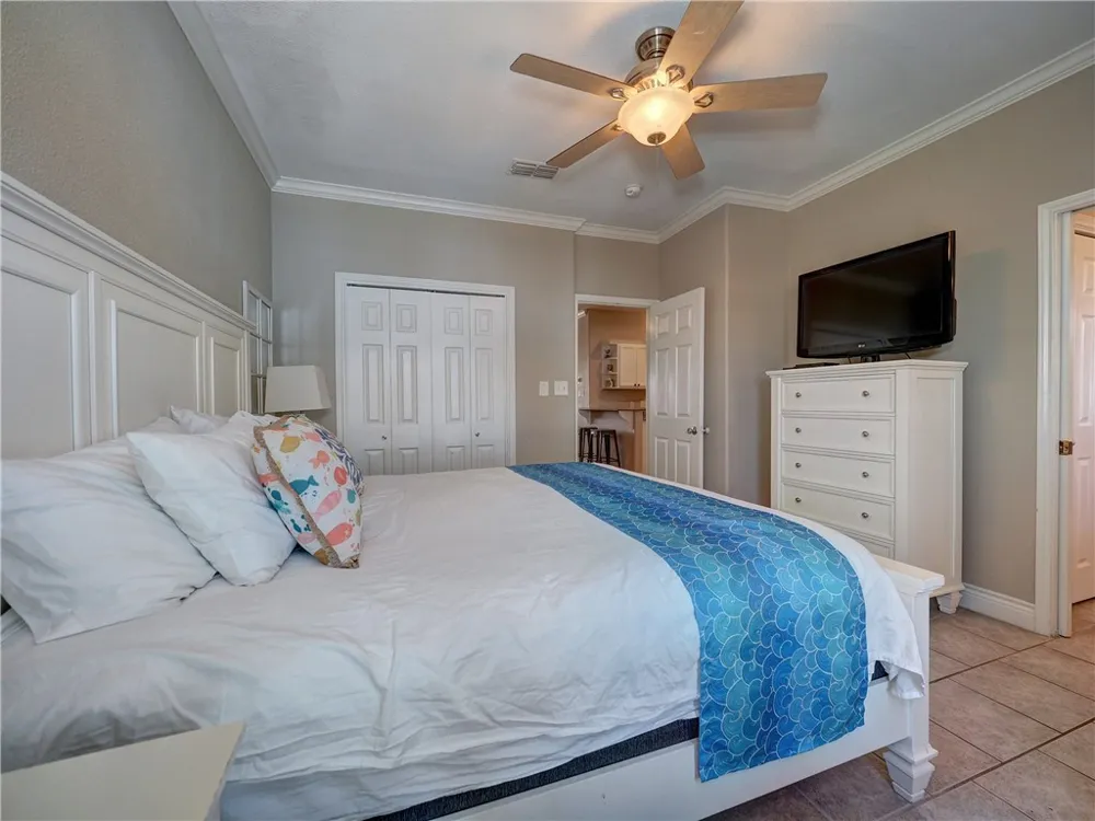 1833 S 11th Street #F2 Port Aransas, TX 78373