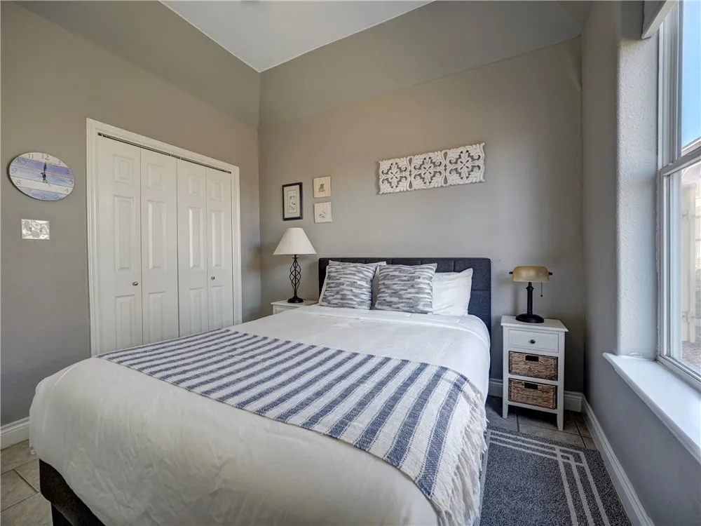 1833 S 11th Street #F2 Port Aransas, TX 78373