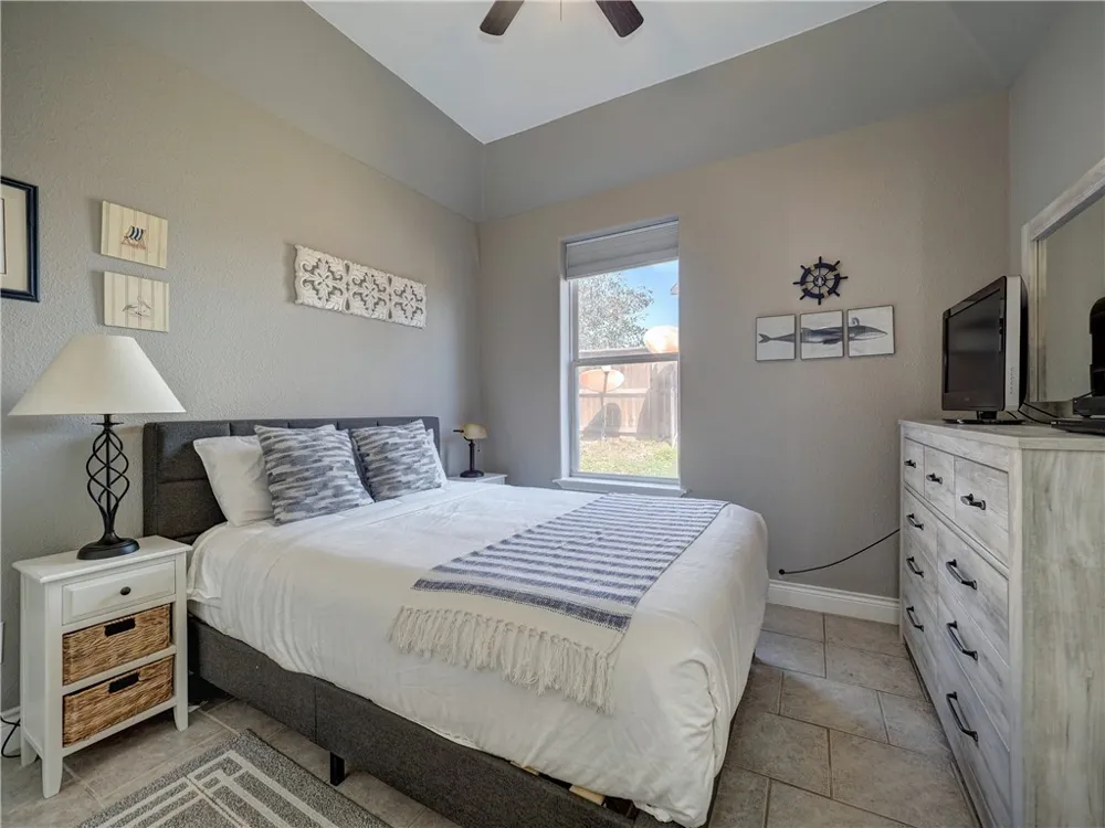 1833 S 11th Street #F2 Port Aransas, TX 78373