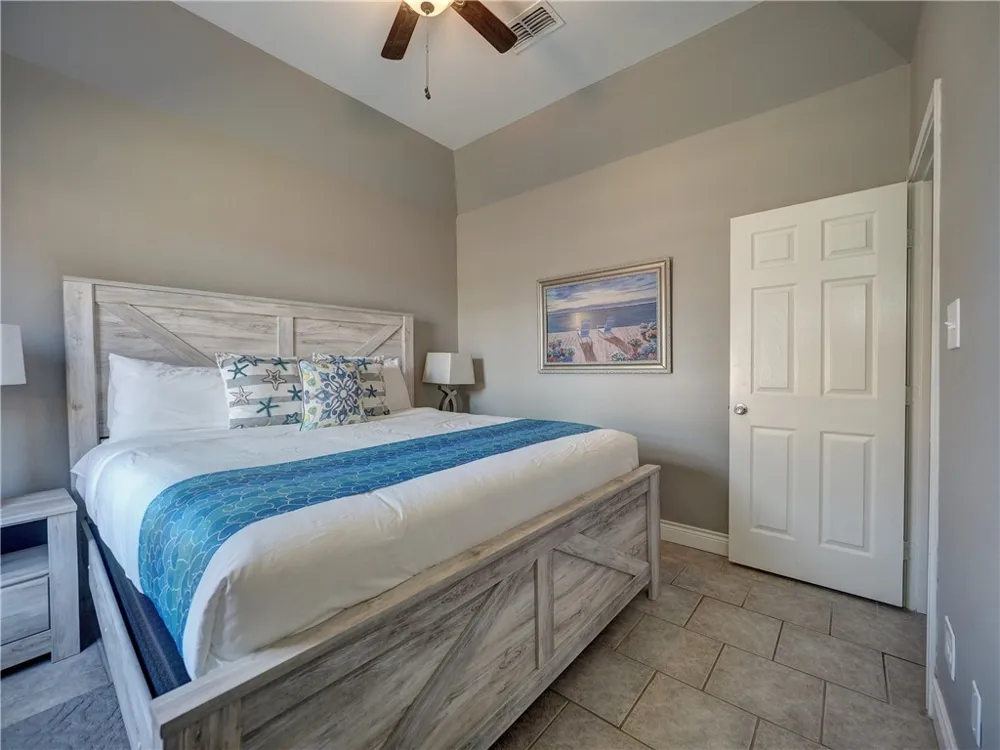 1833 S 11th Street #F2 Port Aransas, TX 78373