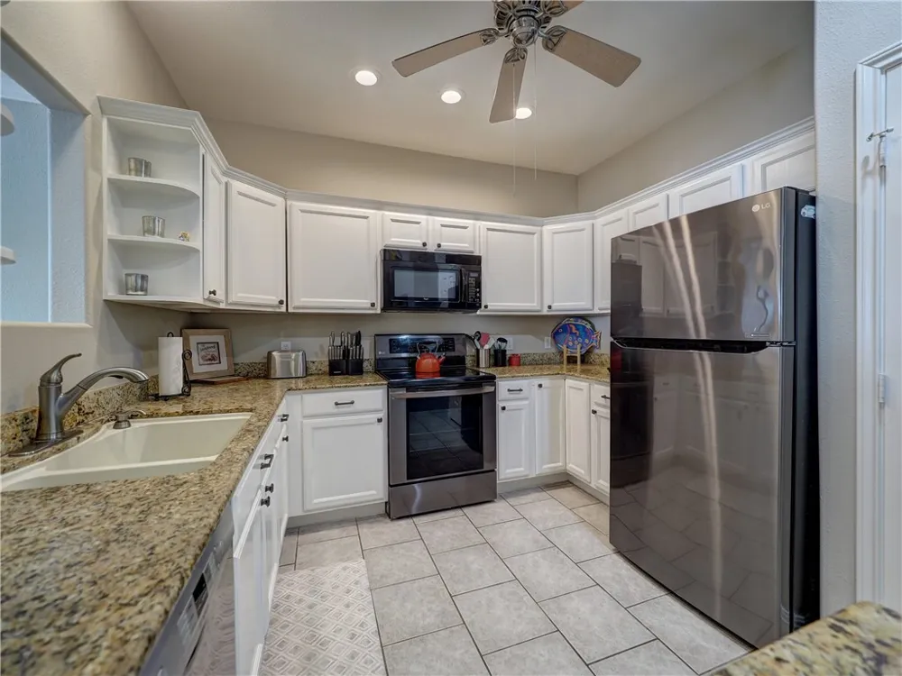 1833 S 11th Street #F2 Port Aransas, TX 78373