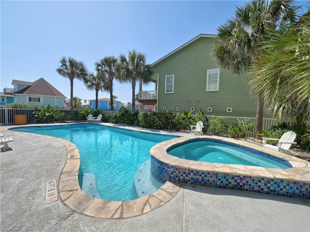 1833 S 11th Street #F2 Port Aransas, TX 78373