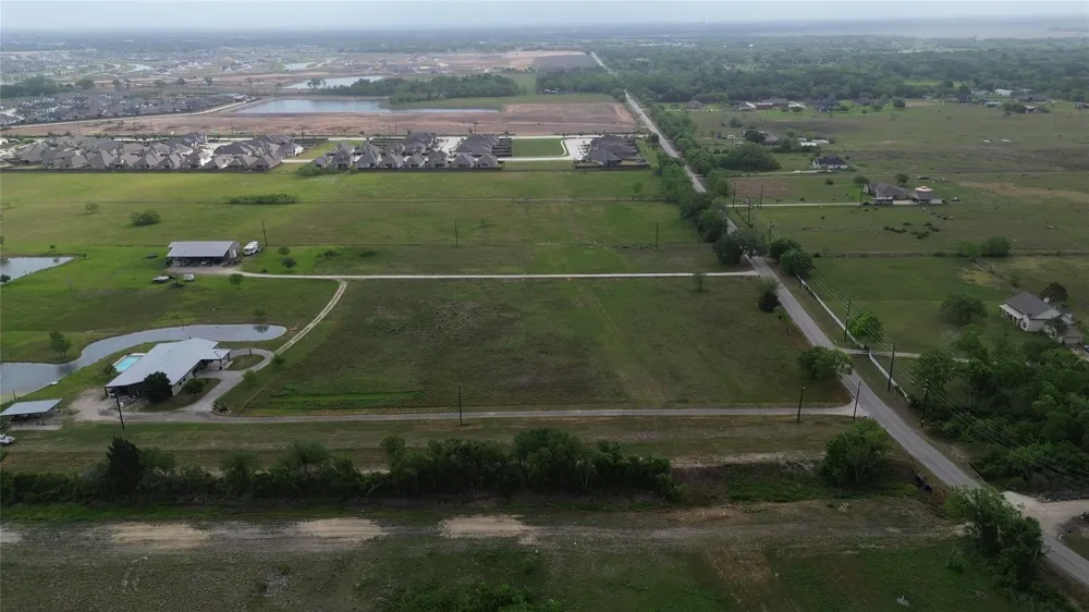 10318 County Road 67 Manvel, TX 77578
