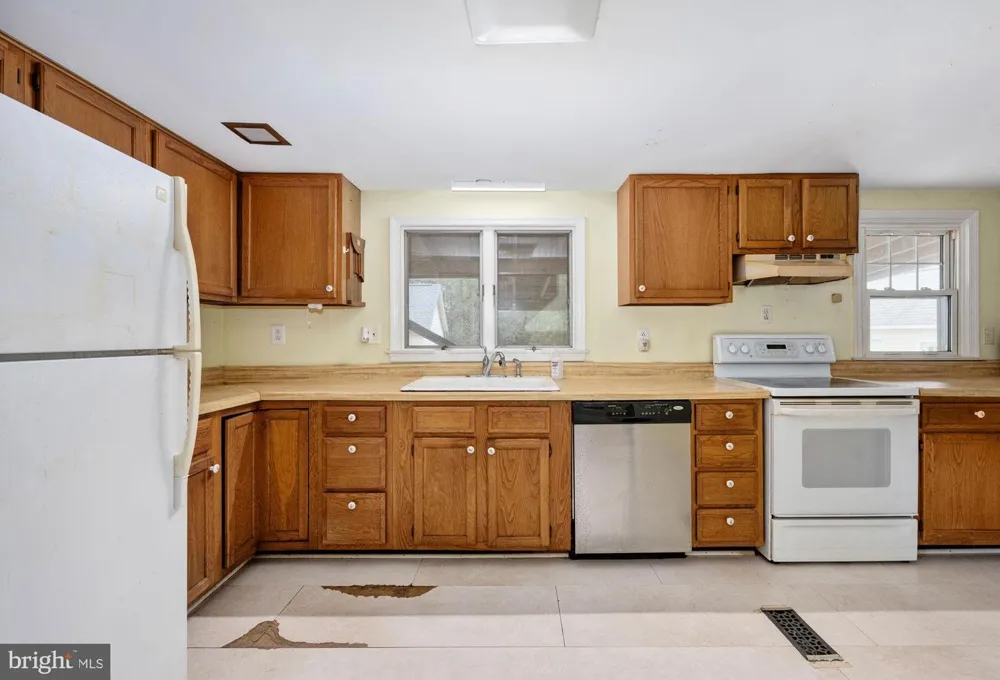 1881 FAIRPORT RD Reedville, VA 22539