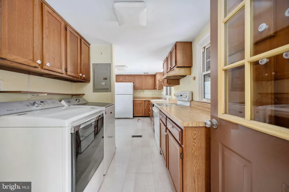 1881 FAIRPORT RD Reedville, VA 22539