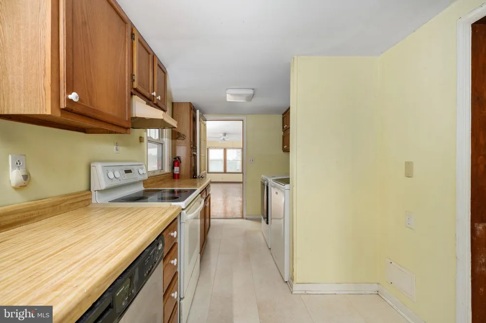 1881 FAIRPORT RD Reedville, VA 22539