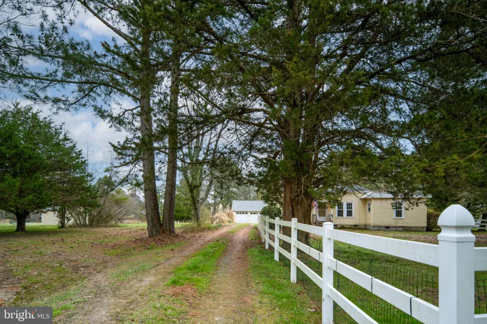 1881 FAIRPORT RD Reedville, VA 22539