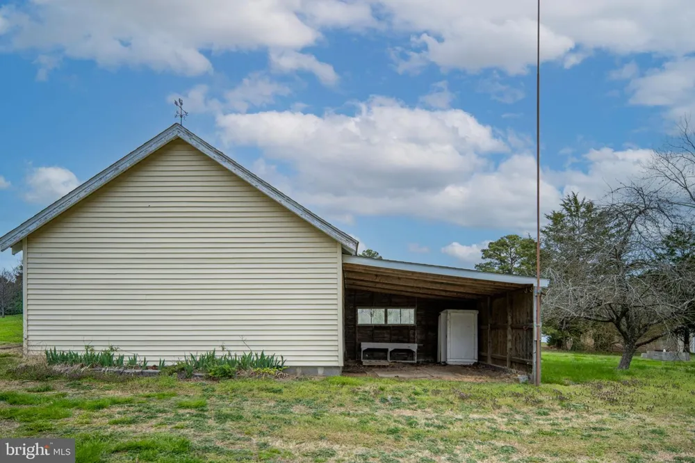 1881 FAIRPORT RD Reedville, VA 22539