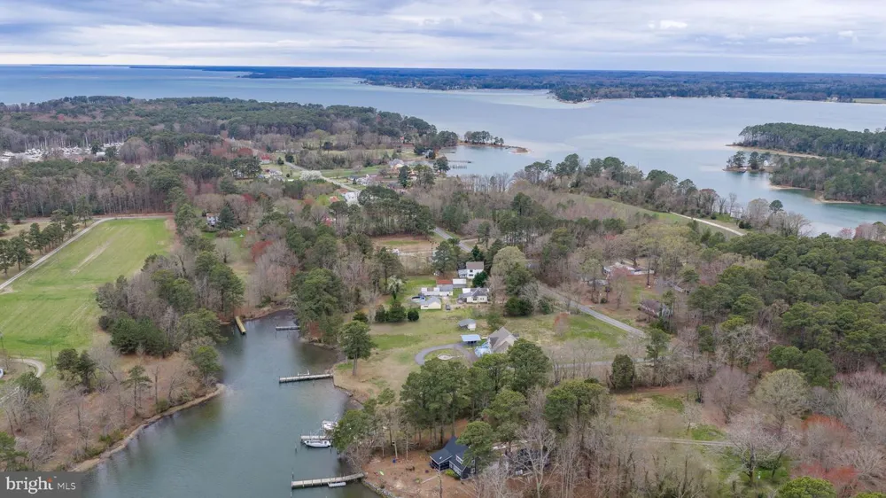 1881 FAIRPORT RD Reedville, VA 22539