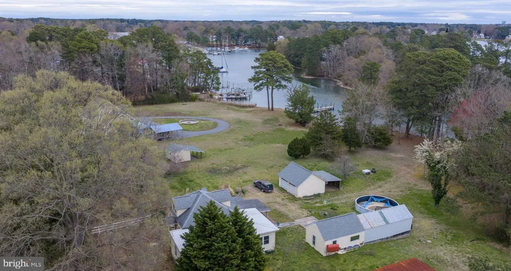 1881 FAIRPORT RD Reedville, VA 22539