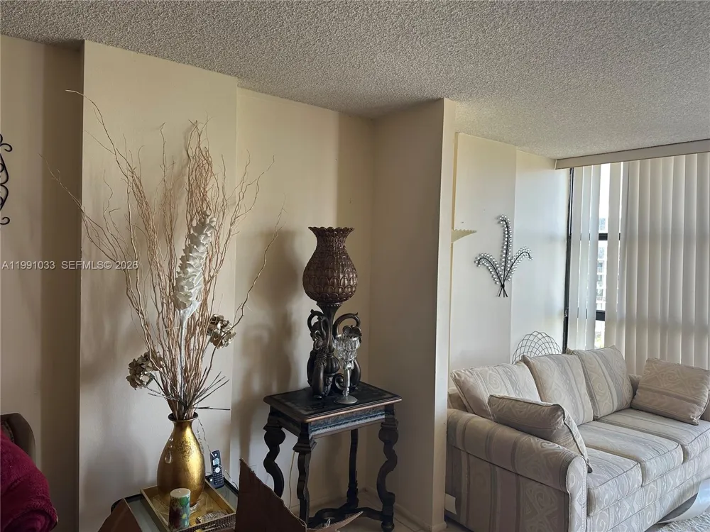600 Parkview Dr #717 Hallandale Beach, FL 33009