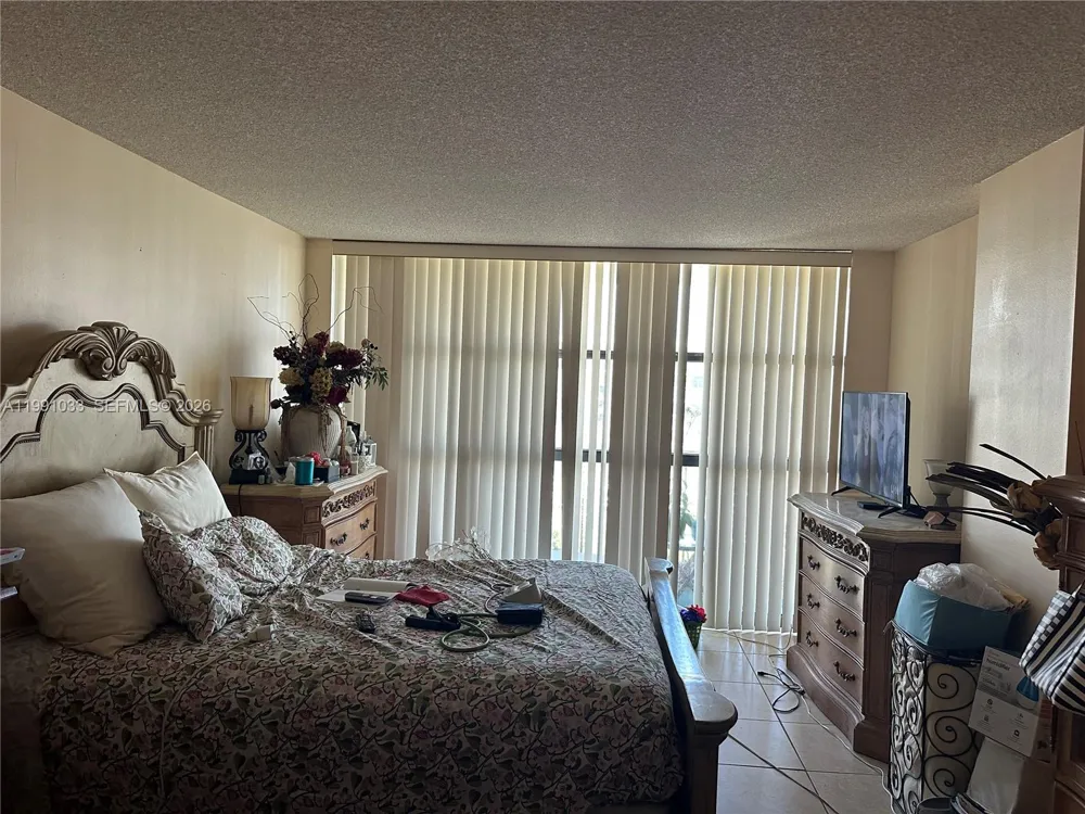 600 Parkview Dr #717 Hallandale Beach, FL 33009