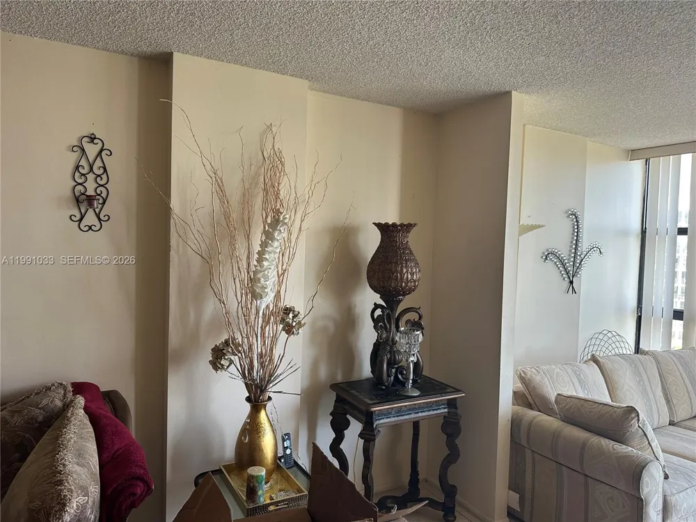 600 Parkview Dr #717 Hallandale Beach, FL 33009