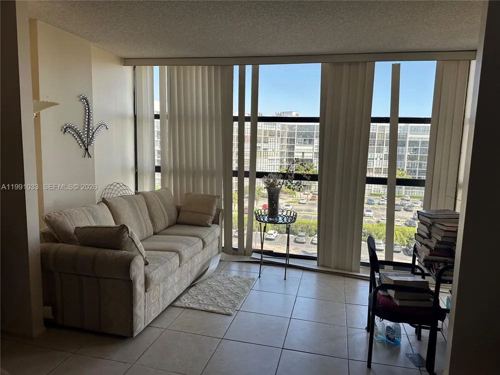600 Parkview Dr #717 Hallandale Beach, FL 33009