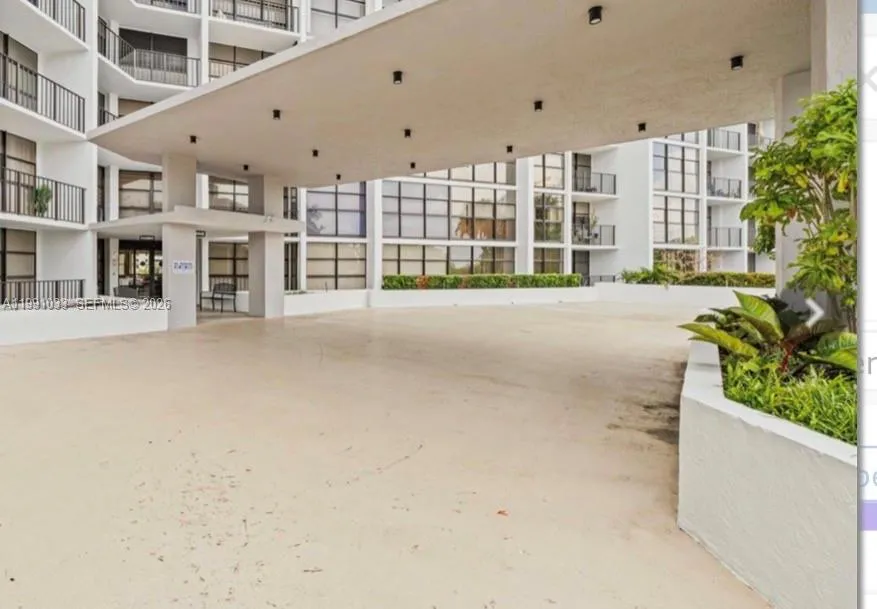 600 Parkview Dr #717 Hallandale Beach, FL 33009
