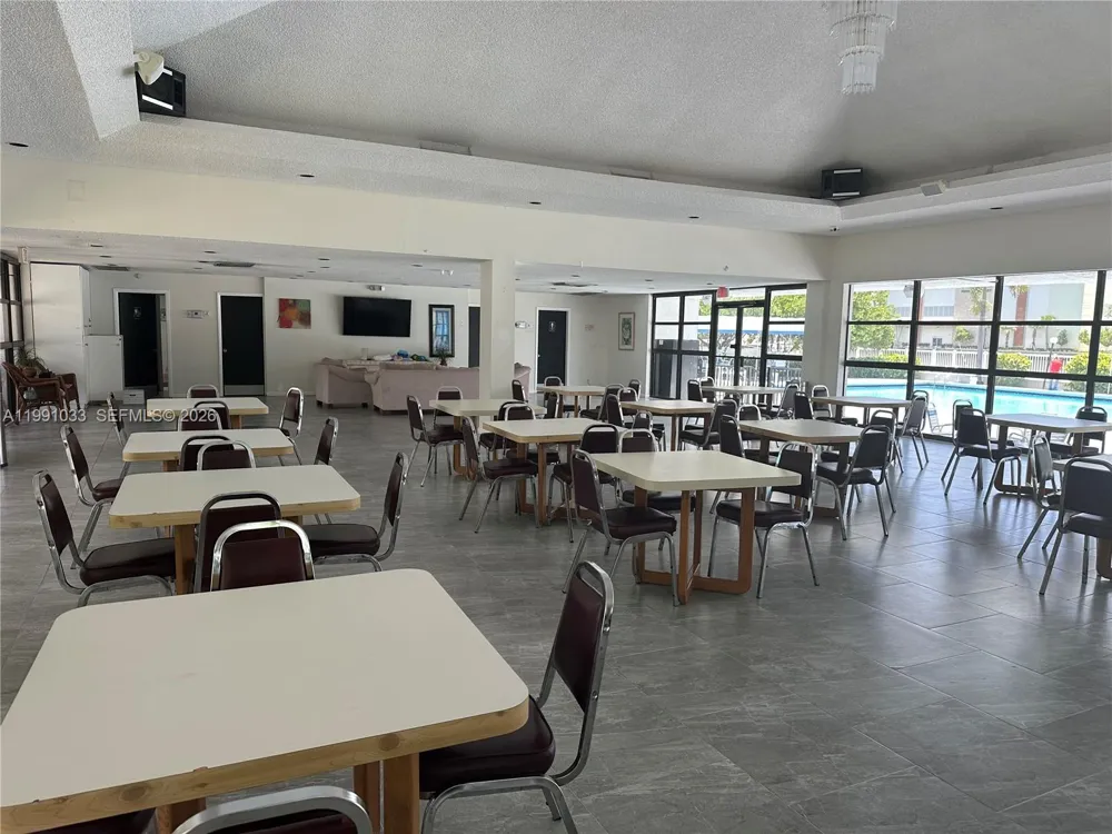 600 Parkview Dr #717 Hallandale Beach, FL 33009