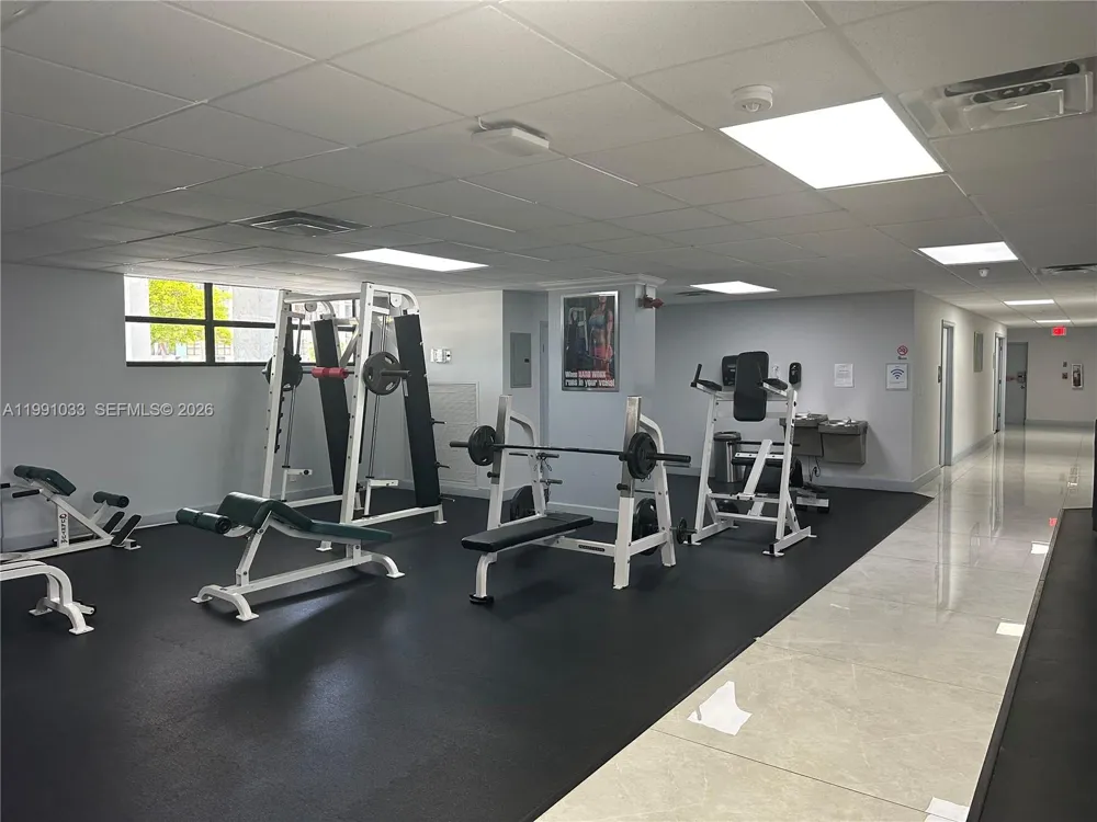 600 Parkview Dr #717 Hallandale Beach, FL 33009