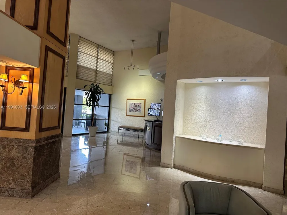 600 Parkview Dr #717 Hallandale Beach, FL 33009