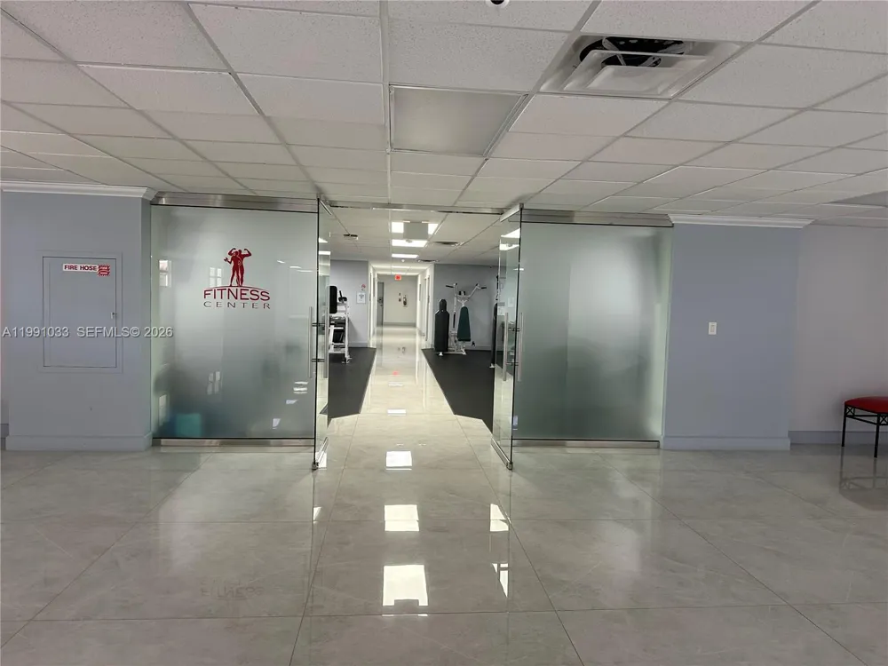 600 Parkview Dr #717 Hallandale Beach, FL 33009