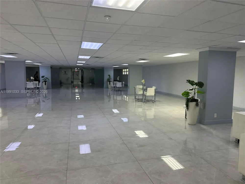 600 Parkview Dr #717 Hallandale Beach, FL 33009
