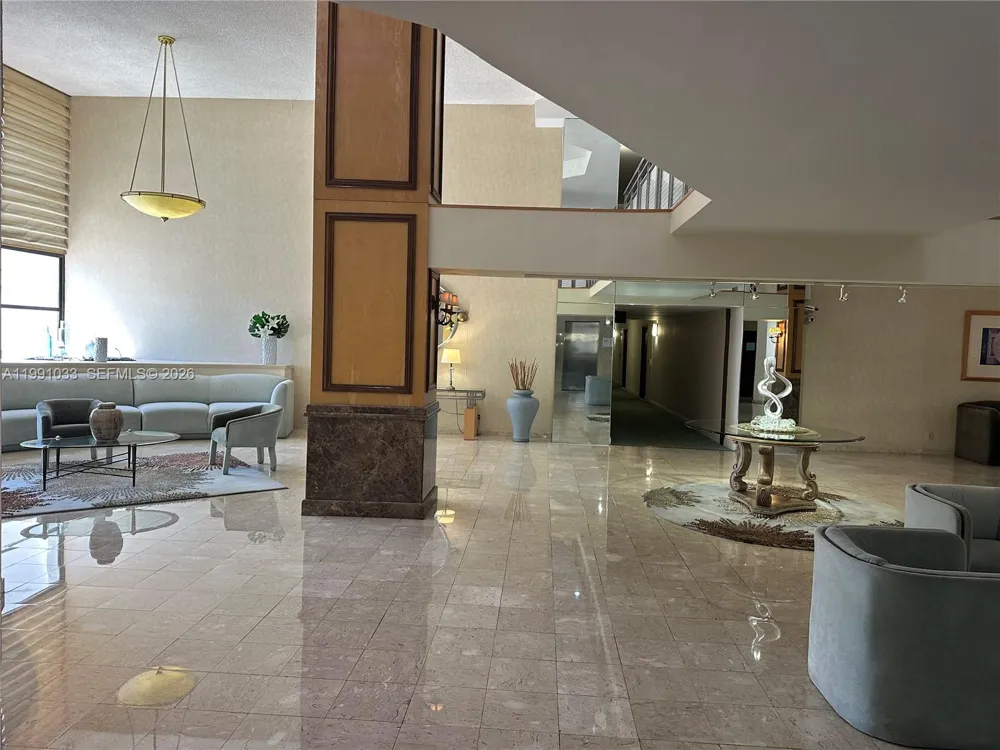 600 Parkview Dr #717 Hallandale Beach, FL 33009