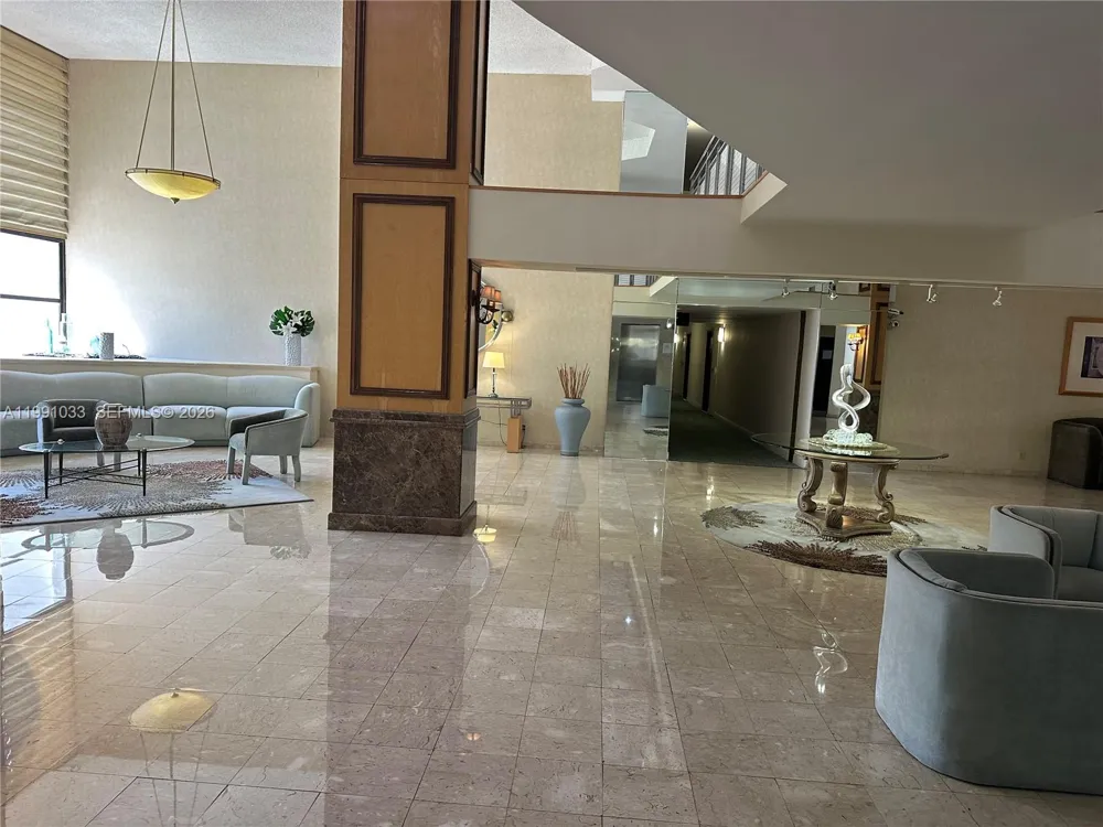 600 Parkview Dr #717 Hallandale Beach, FL 33009