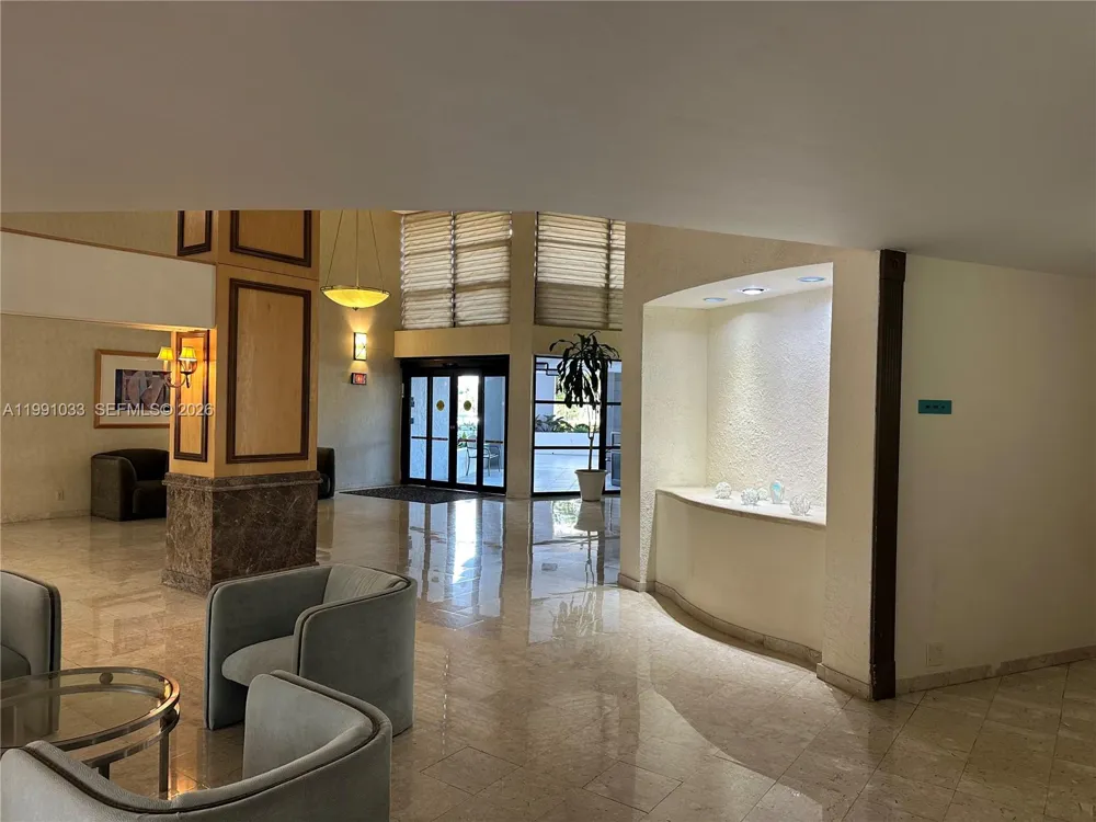 600 Parkview Dr #717 Hallandale Beach, FL 33009
