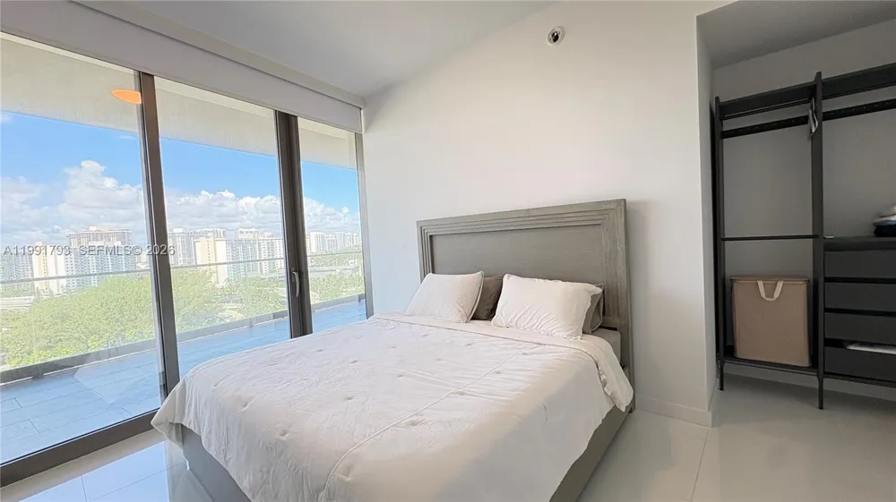 18975 Collins Ave #905 Sunny Isles Beach, FL 33160