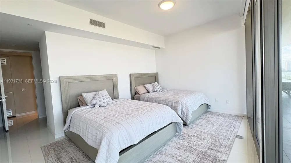 18975 Collins Ave #905 Sunny Isles Beach, FL 33160