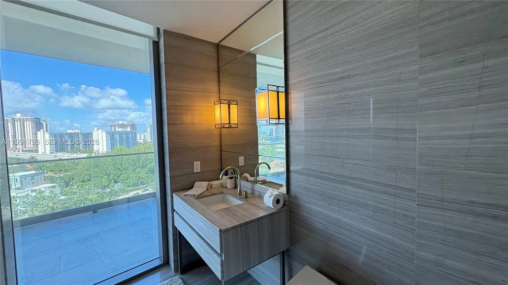 18975 Collins Ave #905 Sunny Isles Beach, FL 33160