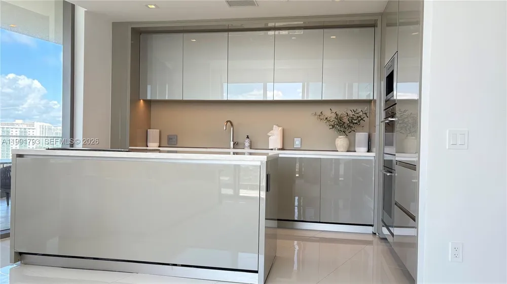 18975 Collins Ave #905 Sunny Isles Beach, FL 33160