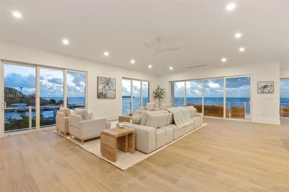 1002 Snapper Ln Key Largo, FL 33037