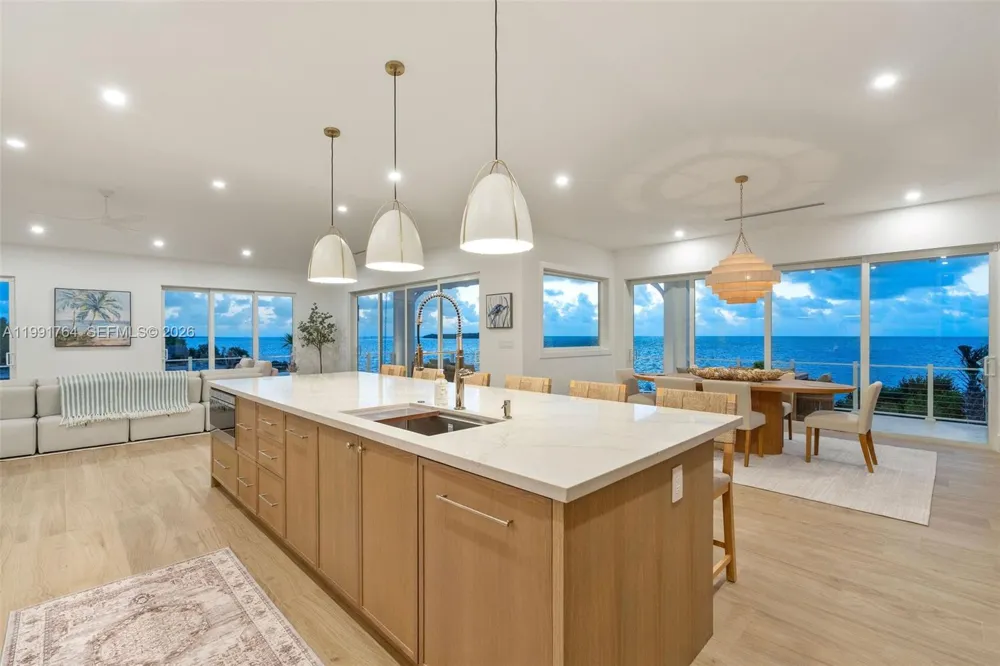 1002 Snapper Ln Key Largo, FL 33037